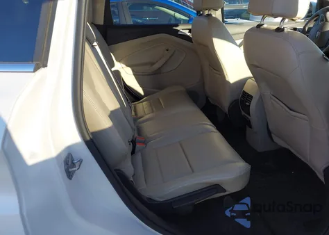 2017 Ford Escape Titanium z USA, uszkodzony, nr VIN 1FMCU0J94HUD64422